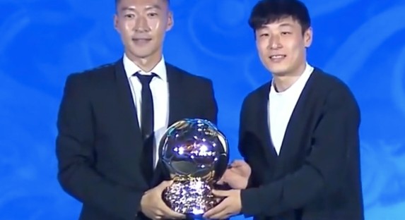  吴曦谈舆论压力；远离网络，专注自我；申花新季蓄势待发。 体育新闻