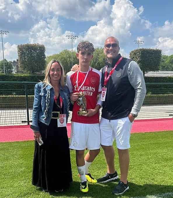  昔日助教盛赞少年崛起，父亲怒斥借势宣传；道曼父亲直言，仅摆几次雪糕筒而已。 体育新闻 昔日助教盛赞少年崛起，父亲怒斥借势宣传；道曼父亲直言，仅摆几次雪糕筒而已。 体育新闻 昔日助教盛赞少年崛起，父亲怒斥借势宣传；道曼父亲直言，仅摆几次雪糕筒而已。 体育新闻